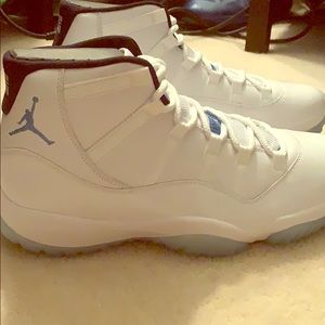 DS LEGEND BLUE JORDAN RETRO 11 Size 12.5